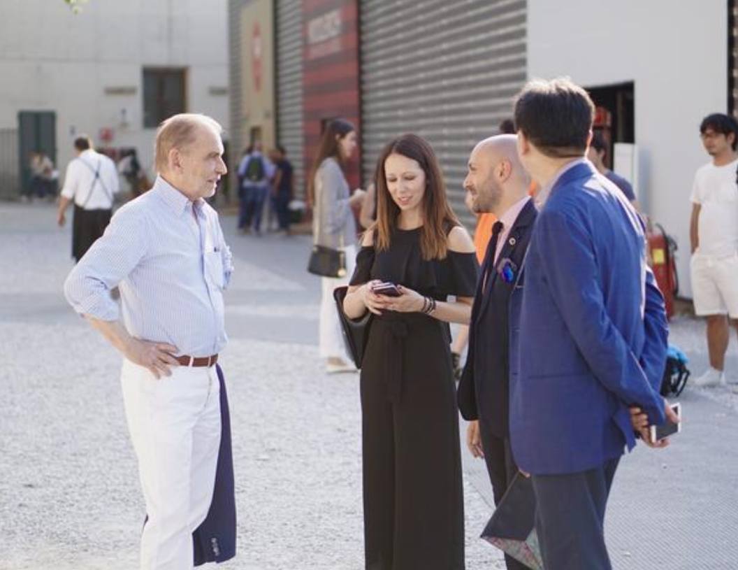 3 Minute Conversation: The Boom of E-commerce - Men's Fashion or Mere Commodities