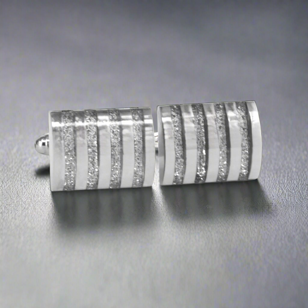 三道粉红色条纹 D 形袖扣